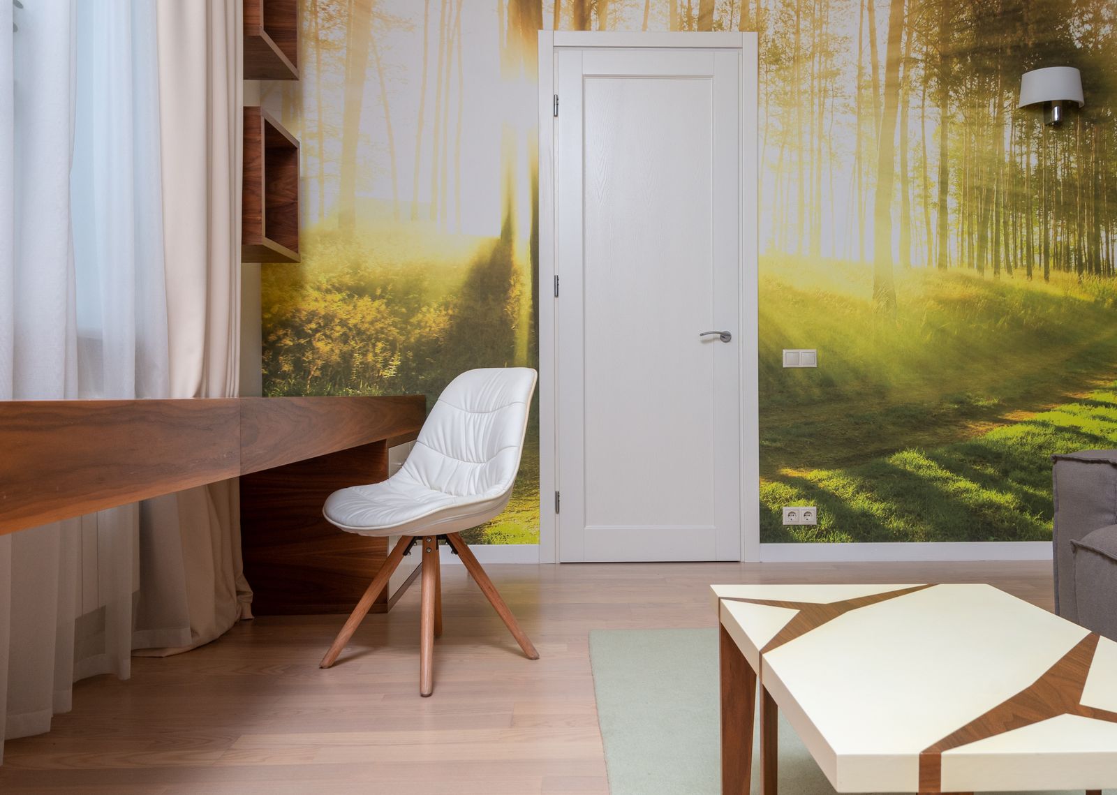 Décor mural panoramique dans une pièce contemporaine